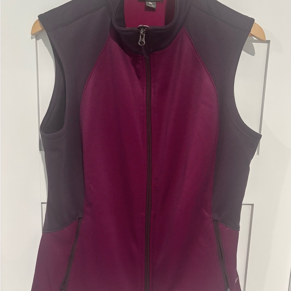 Eddie Bauer Women's Magenta and Burgundy Vest Women's Size XL, gently used